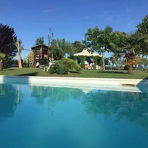 Apartment Con Piscina E Giardino A, Siena